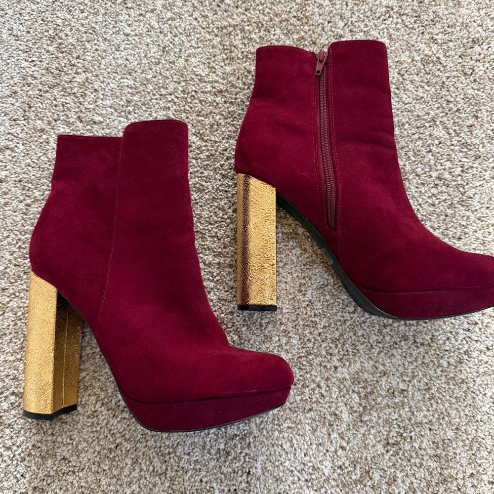 Charlotte Russe Womens Burgundy‎ Gold Block Heel Platform Boots Size 10
